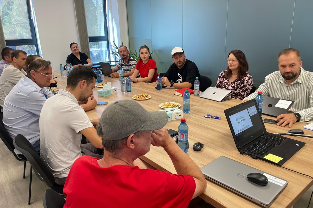 Participants discussing youth mobility at the ULL Oradea meeting